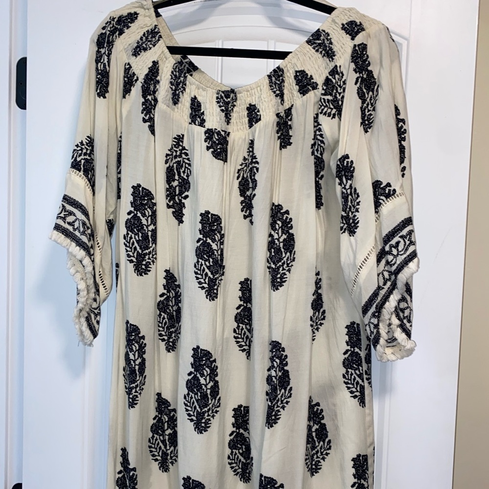 Off-the-shoulder cream paisley dress